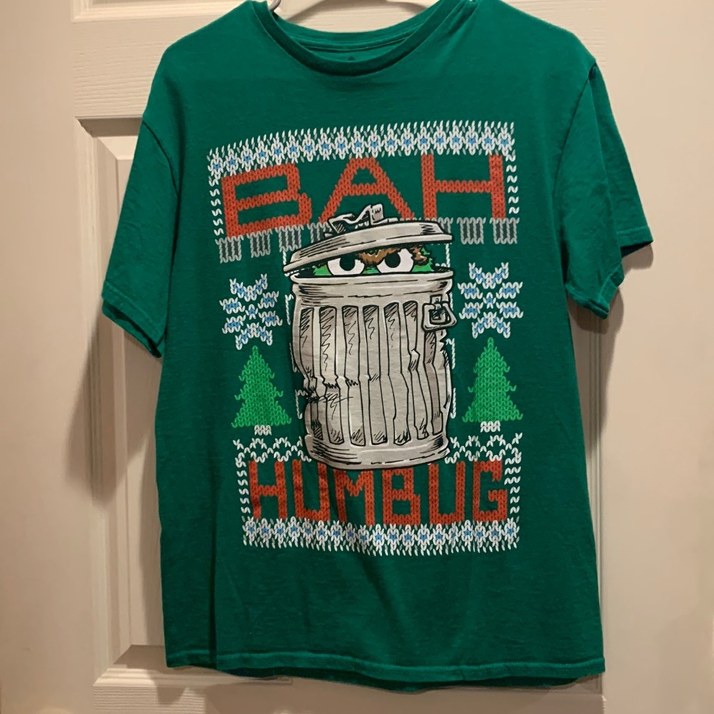 Men's Medium Sesame Street Oscar the Grouch Holiday Shirt